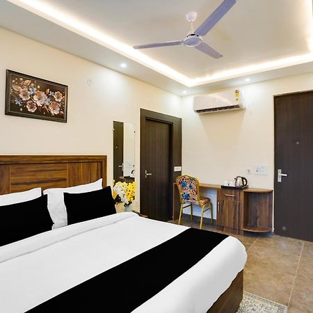 Super Townhouse The Royal Casa Hotel Ghaziabad Eksteriør billede