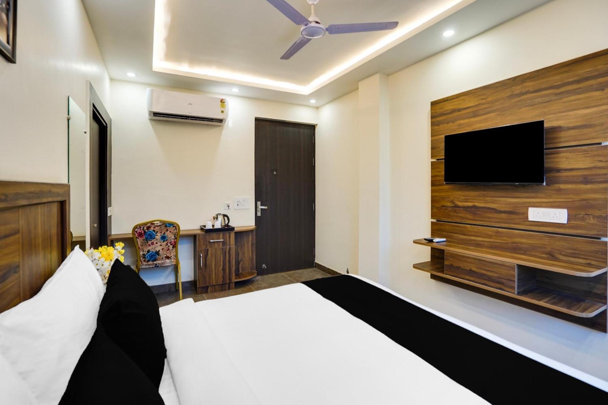 Super Townhouse The Royal Casa Hotel Ghaziabad Eksteriør billede