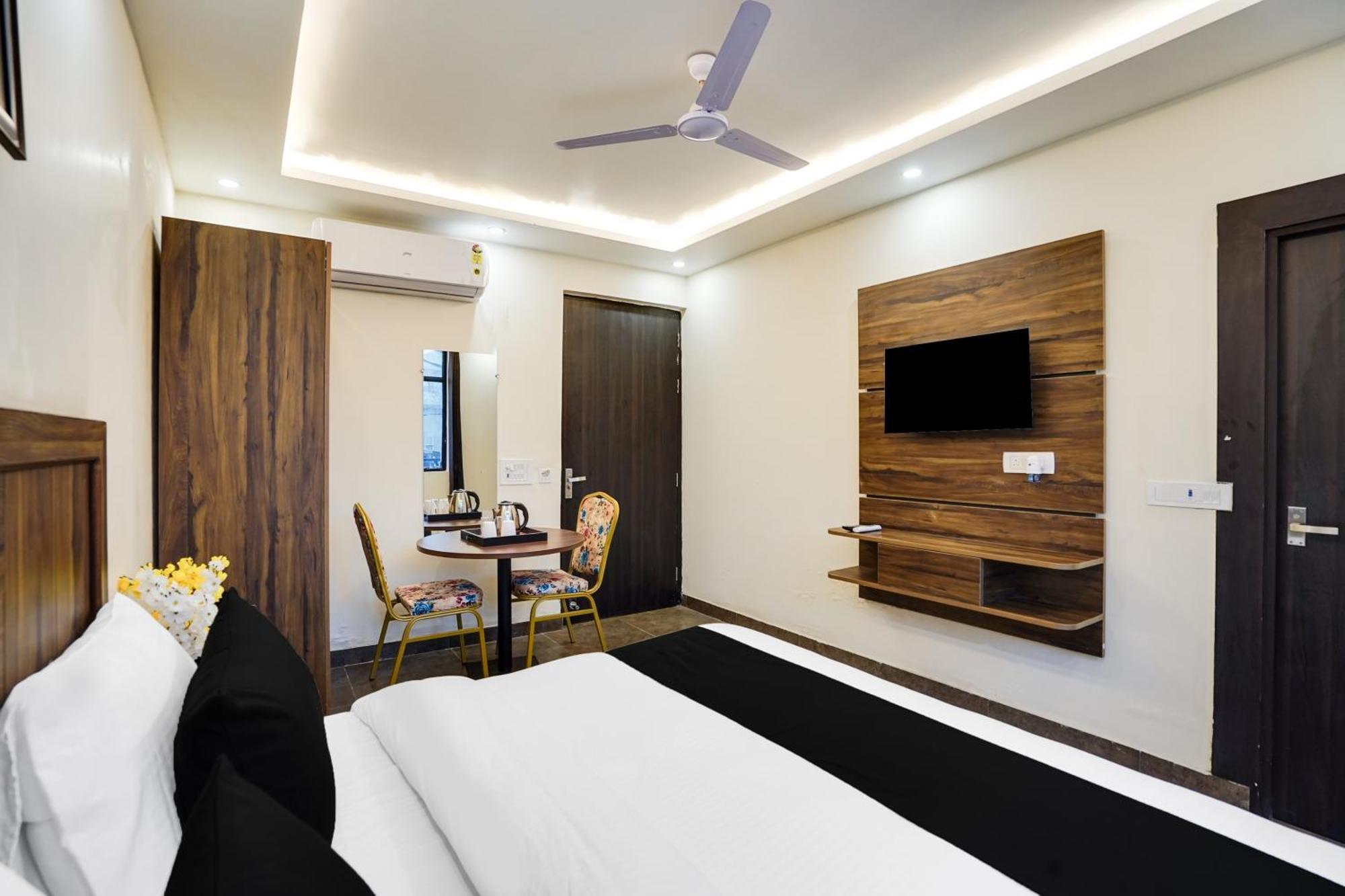 Super Townhouse The Royal Casa Hotel Ghaziabad Eksteriør billede