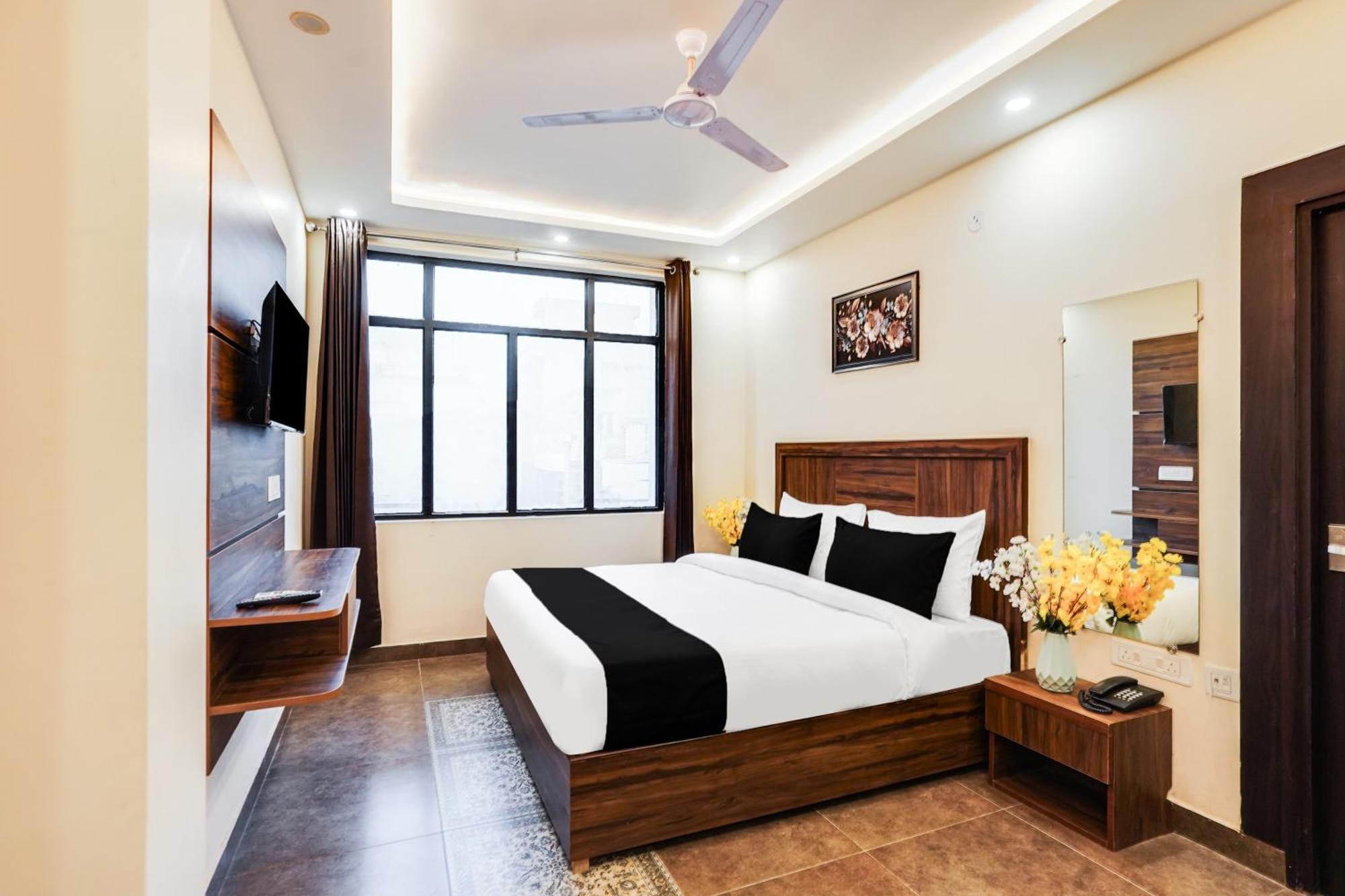 Super Townhouse The Royal Casa Hotel Ghaziabad Eksteriør billede