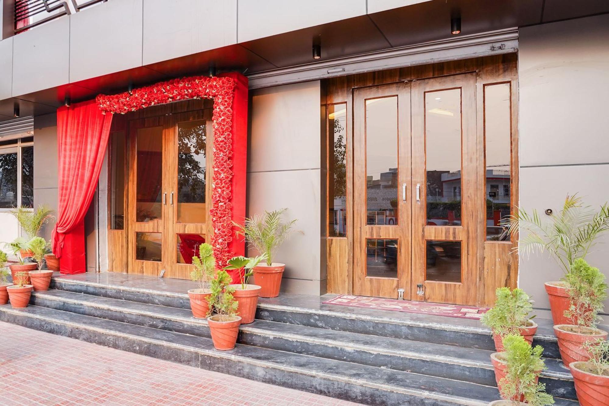 Super Townhouse The Royal Casa Hotel Ghaziabad Eksteriør billede