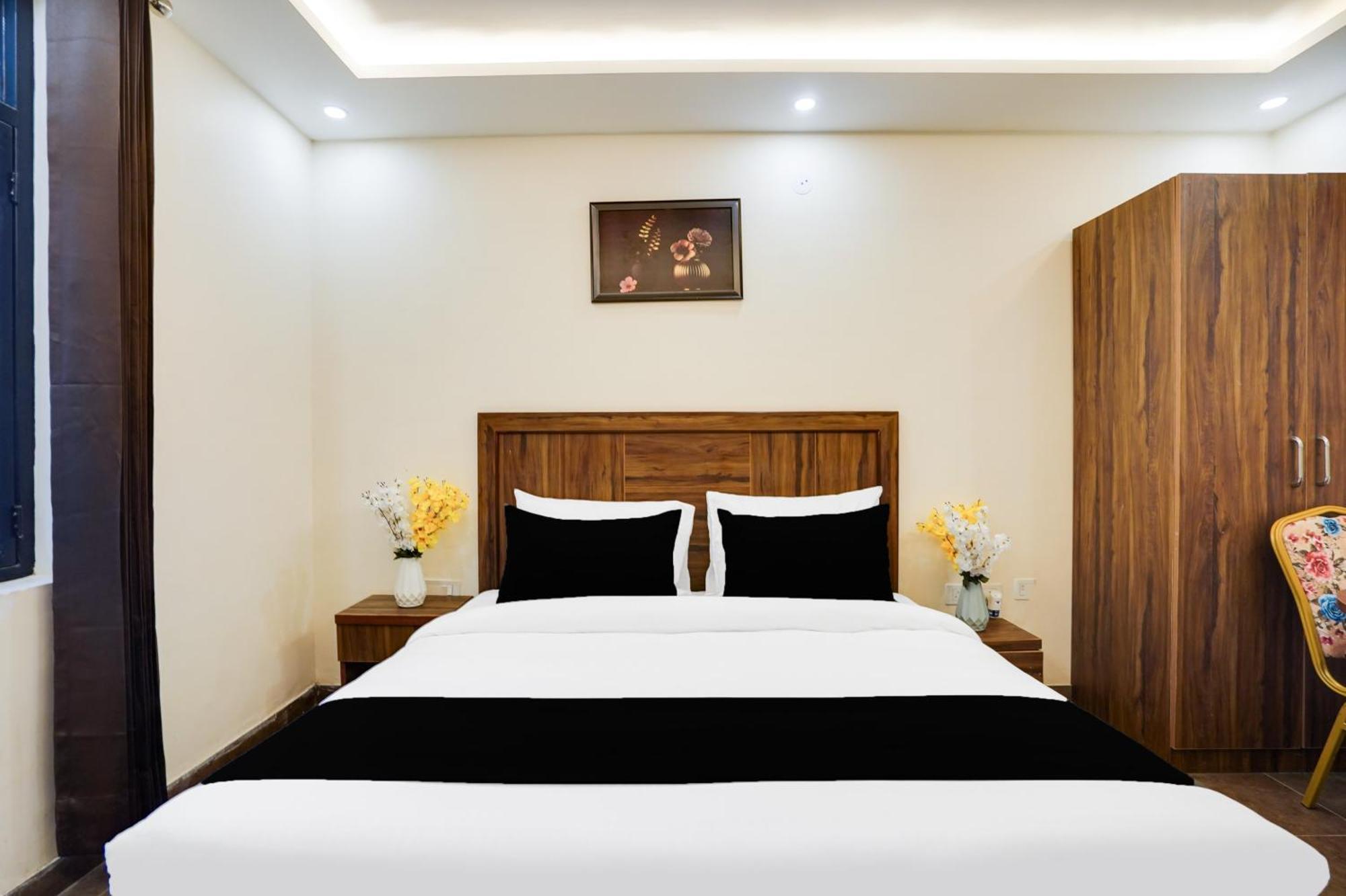 Super Townhouse The Royal Casa Hotel Ghaziabad Eksteriør billede