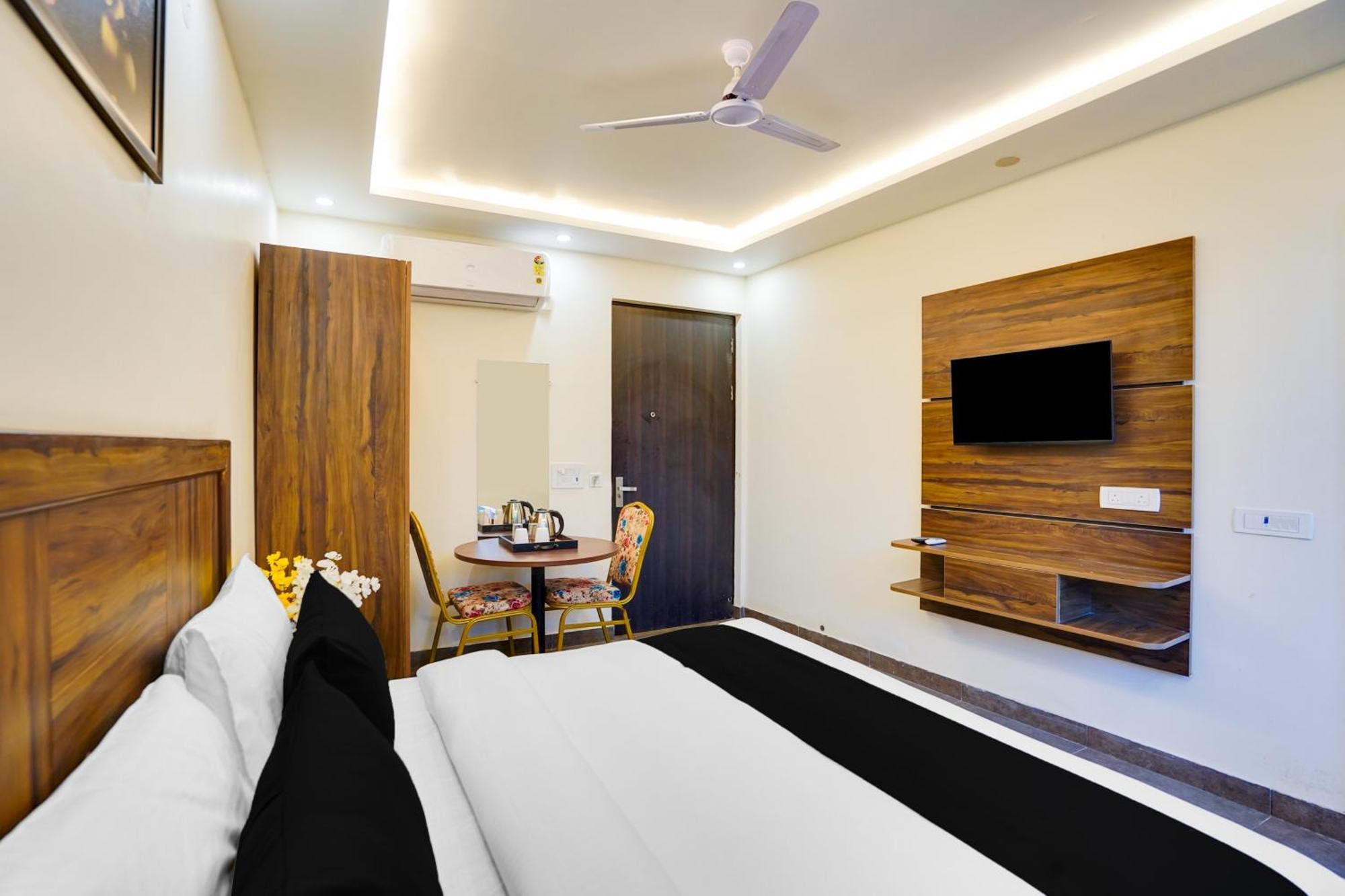 Super Townhouse The Royal Casa Hotel Ghaziabad Eksteriør billede