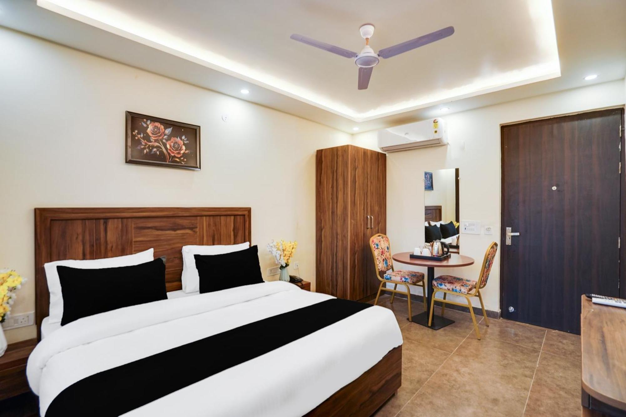 Super Townhouse The Royal Casa Hotel Ghaziabad Eksteriør billede