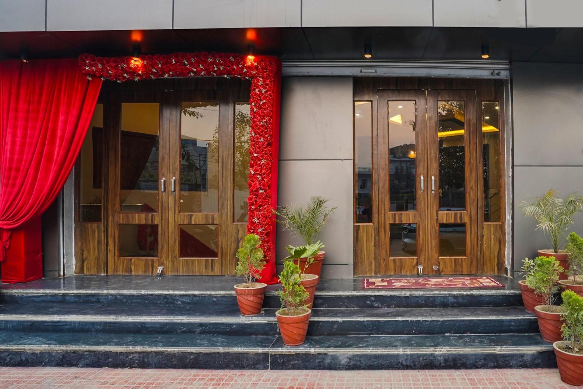 Super Townhouse The Royal Casa Hotel Ghaziabad Eksteriør billede