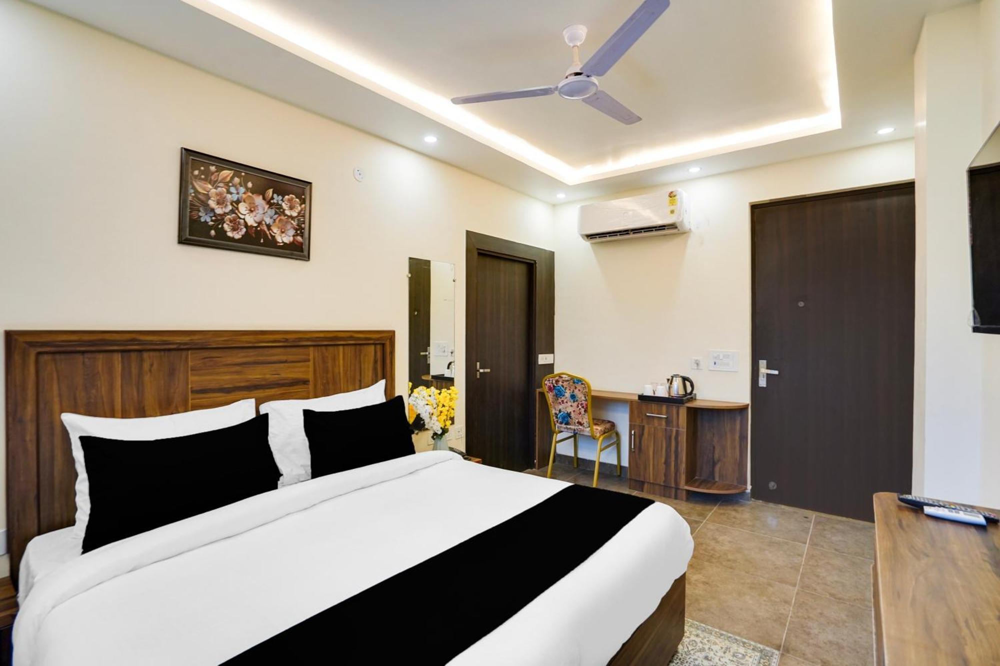 Super Townhouse The Royal Casa Hotel Ghaziabad Eksteriør billede