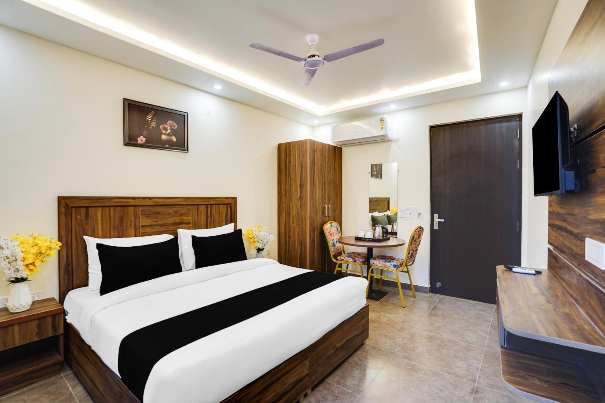 Super Townhouse The Royal Casa Hotel Ghaziabad Eksteriør billede